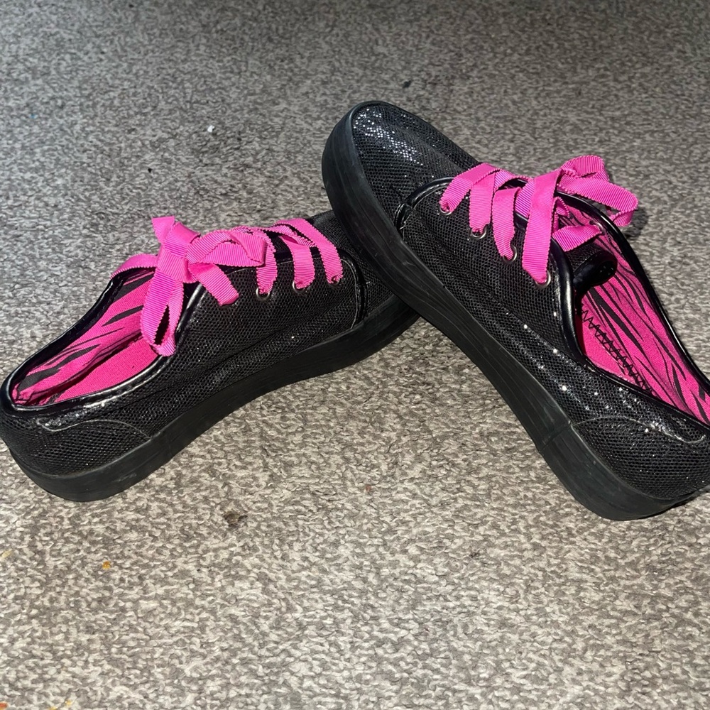 Black & Pink Girls Size 4 Van Like Style Circo Shoes!! Offers Welcomed!